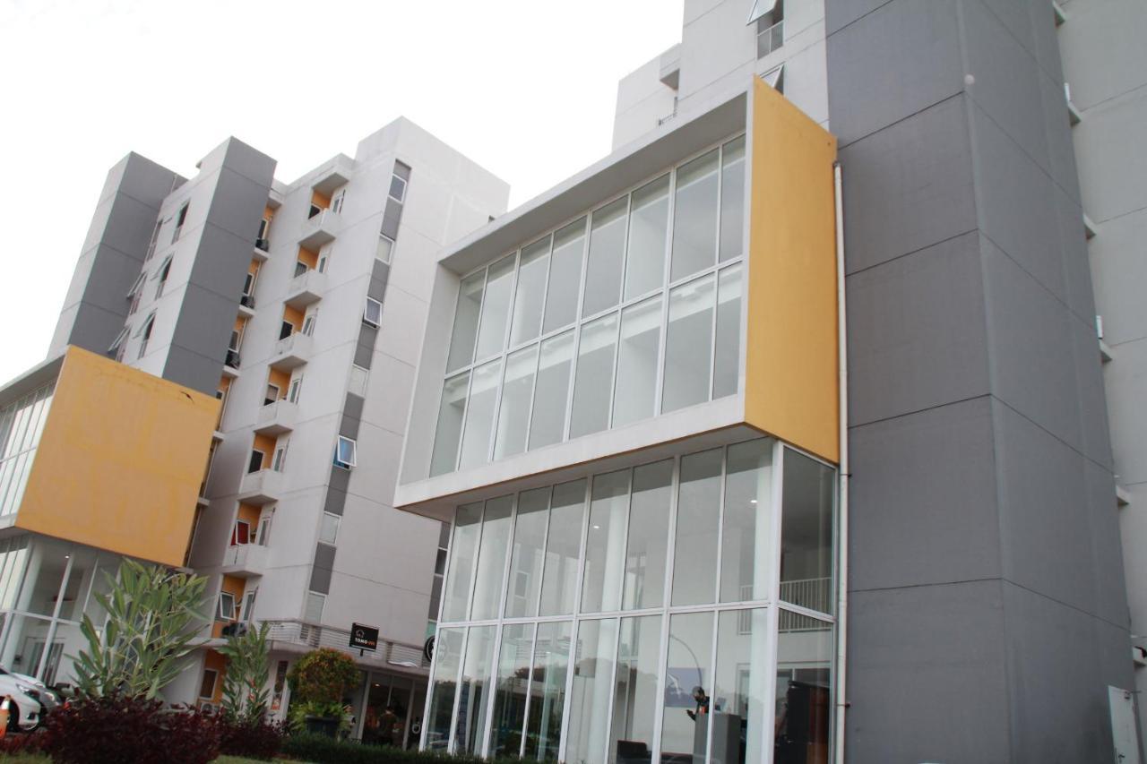 Nature Inn Aeropolis Ar3 Tangerang Kültér fotó